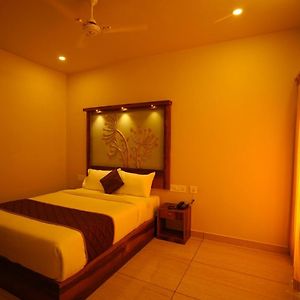 Queen Room Garden View